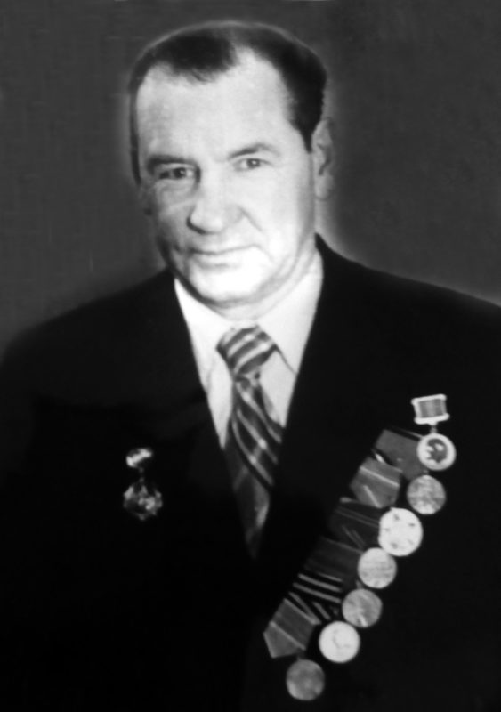 Мемориальная доска Авениру Иосифовичу Лазаревичу